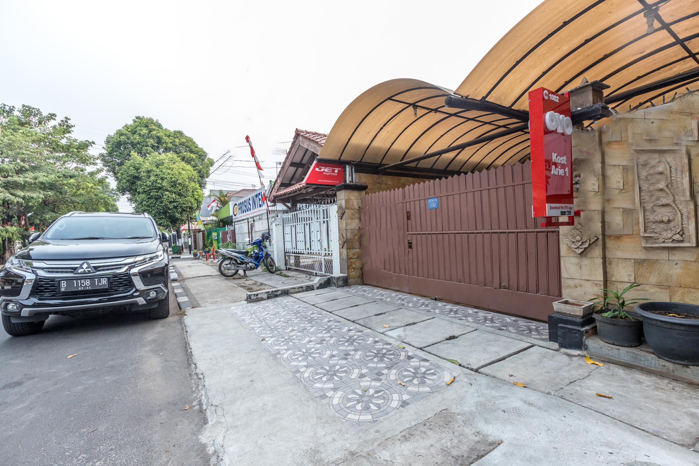 Super Oyo 1487 Residence Khoe Jakarta Exterior photo